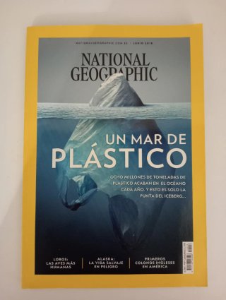 Revista National Geographic "Un mar de plástico"