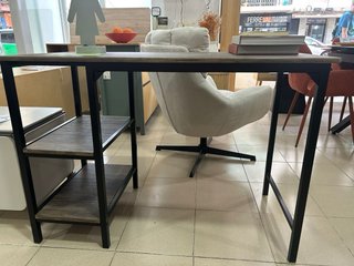 Mesa de Estudio con Estantería