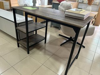 Mesa de Estudio con Estantería