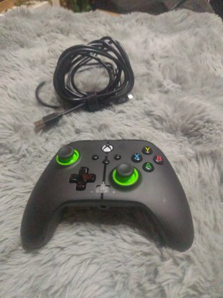 Mando Xbox Negro con Detalles Verdes