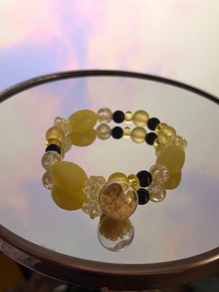Pulsera de cuentas amarillas y negras