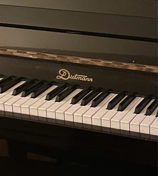 Piano de Pared Dietmann Negro