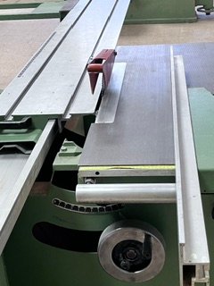 Escuadradora Industrial con Aspirador