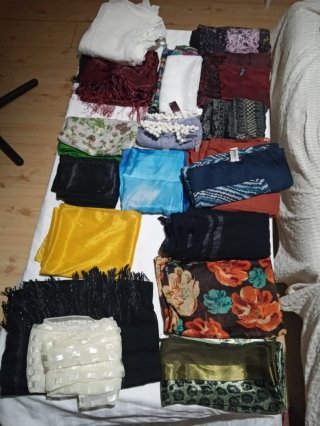 Lote de 19 bufandas de mujer