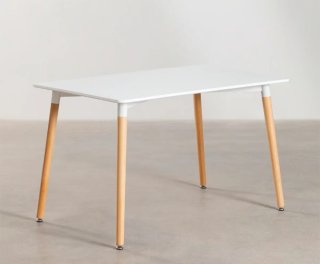 Mesa blanca y madera