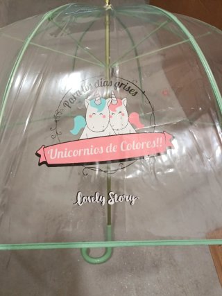 Paraguas transparente con unicornios