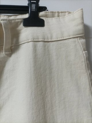 Pantalón crema talla 48 wide leg