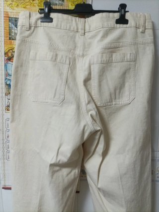 Pantalón crema talla 48 wide leg