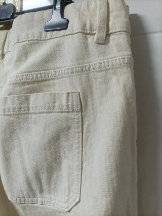 Pantalón crema talla 48 wide leg