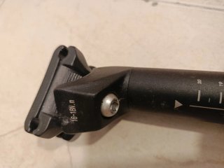 Tija de sillín de bicicleta negra
