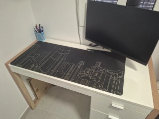 Escritorio de estudio blanco y madera
