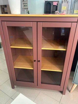 Vitrina Burdeos con Puertas de Cristal