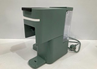 Cafetera de cápsulas verde