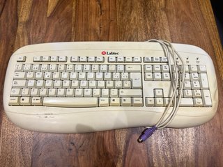 Ordenador de sobremesa retro