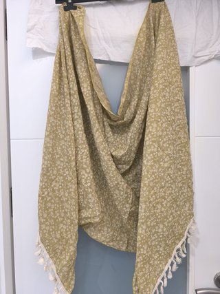 Pañuelo Verde con Estampado Floral