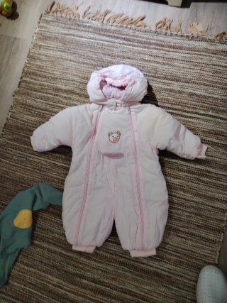 Buzo rosa para bebé con osito