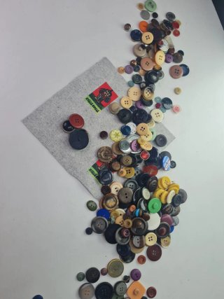 Lote de 100 Botones Antiguos Variados