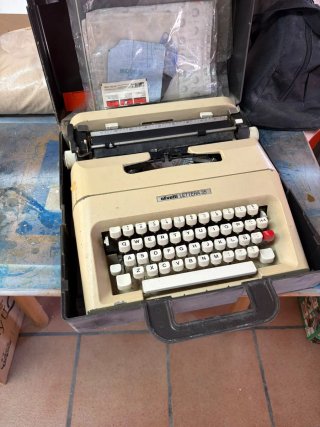 Máquina de escribir Olivetti Lettera 35