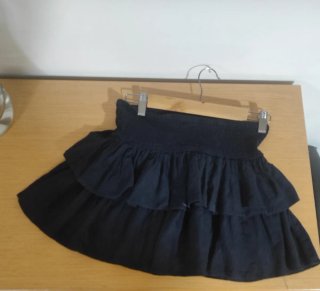 Mini falda negra volantes
