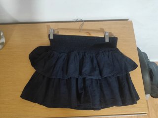 Mini falda negra volantes