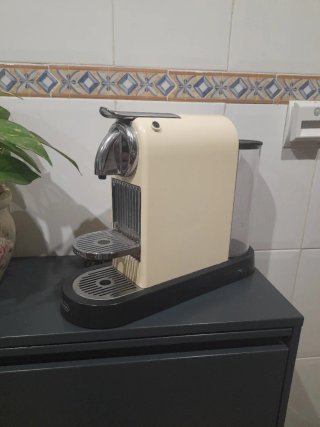 Cafetera Nespresso De'Longhi