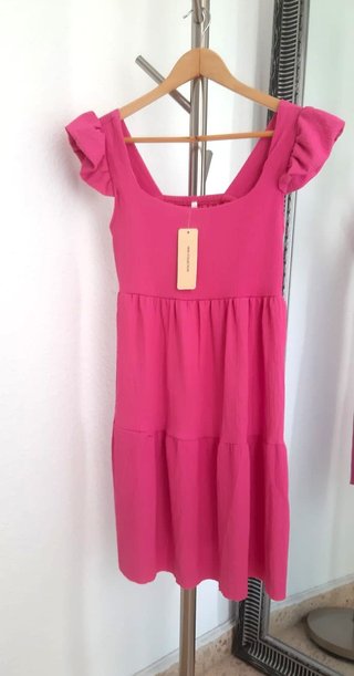 Vestido rosa chicle. Nuevo sin estrenar y con etiq