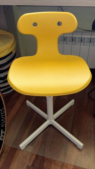 Silla de escritorio IKEA amarilla