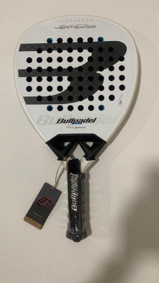 Pala de pádel Bullpadel Vertex 05 SIN USAR