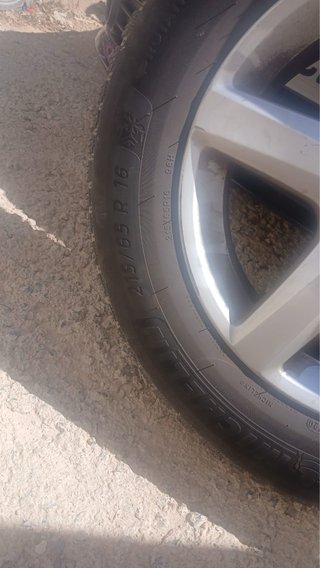 Llanta Michelin 215/65 R16