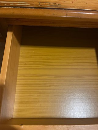 Escritorio de madera con cajones