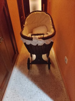 Moisés de mimbre para bebé