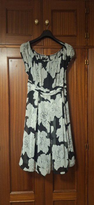 Vestido Estampado Floral Blanco y Negro
