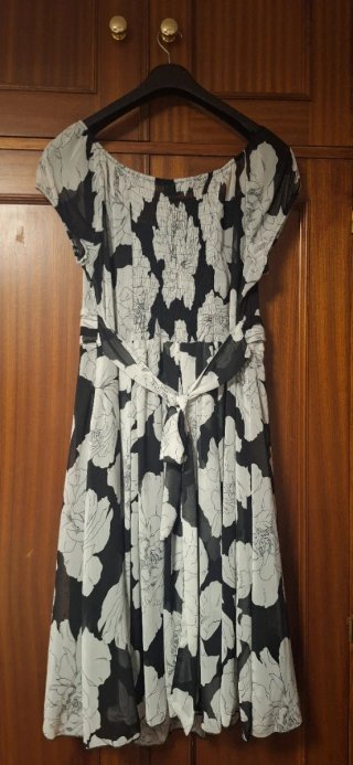Vestido Estampado Floral Blanco y Negro