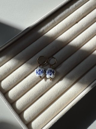 Brincos Vintage Flor Azul e Branco