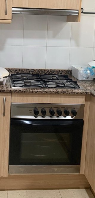 Cocina a gas y horno eléctrico
