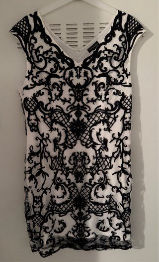 Vestido Al Paradiso negro y blanco bordado