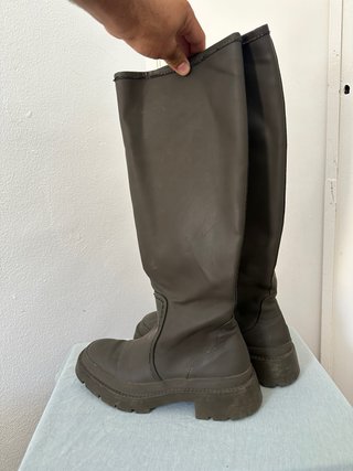 Botas Altas Zara Caqui con Plataforma