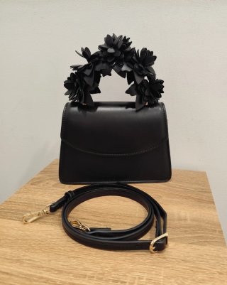 Bolso negro con flores
