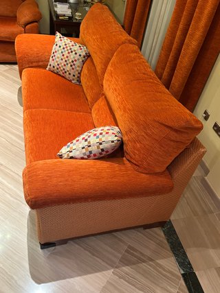 Sofá de dos plazas naranja