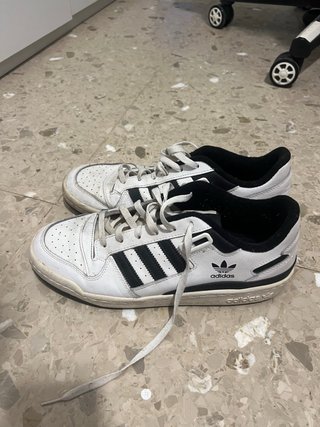 Adidas Forum Low Blancas y Negras