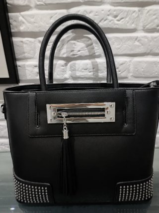 Bolso Negro con Tachuelas