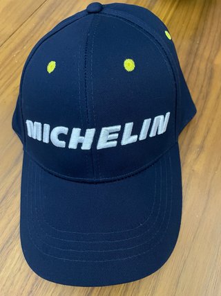 Gorra azul y amarilla Michelin