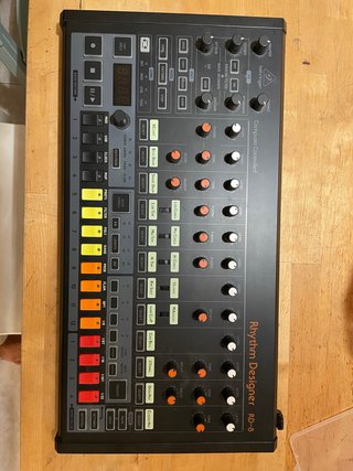 Behringer RD-8 MK1 – Caja de ritmos analógica