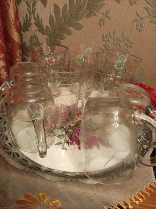 Conjunto de 9 vasos antiguos para agua y cerveza
