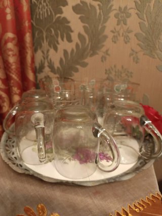 Conjunto de 9 vasos antiguos para agua y cerveza