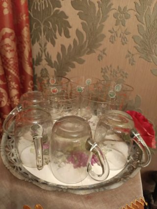 Conjunto de 9 vasos antiguos para agua y cerveza