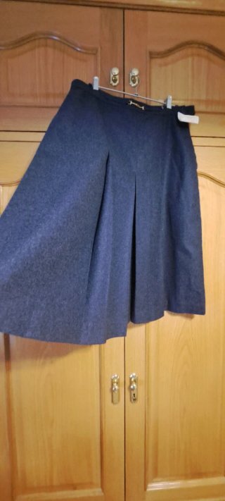 Falda de tablas azul marino