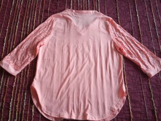 Jersey naranja con mangas de encaje