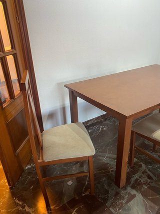 4 Sillas de comedor de madera y tela