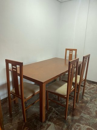 4 Sillas de comedor de madera y tela
